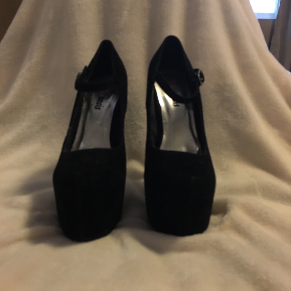 Stilettos - Picture 2 of 3